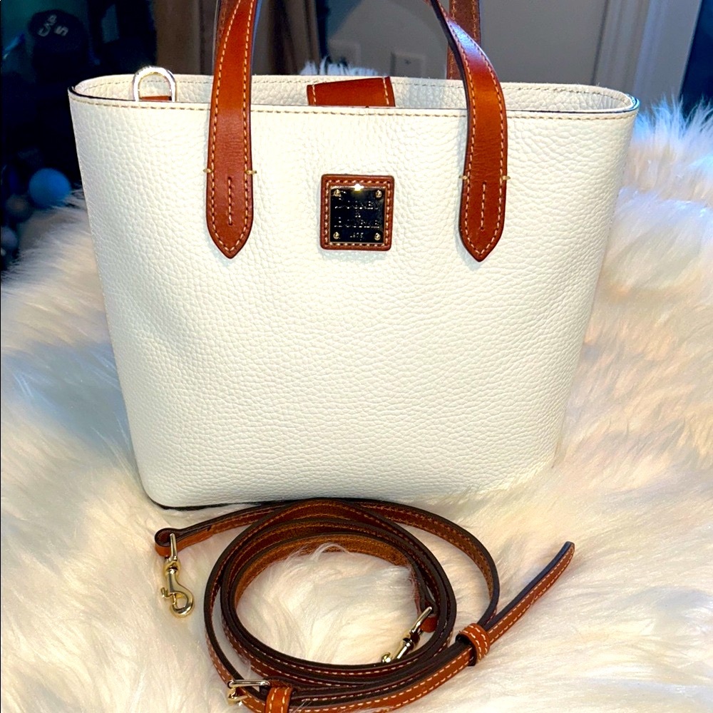 NWOT Dooney & Bourke White and Brown Crossbody Bag